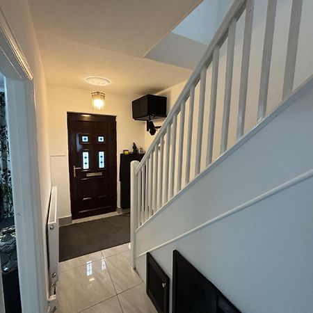 Charming And Cosy London Home, Garden, Parking & Family Fun 米切姆 外观 照片