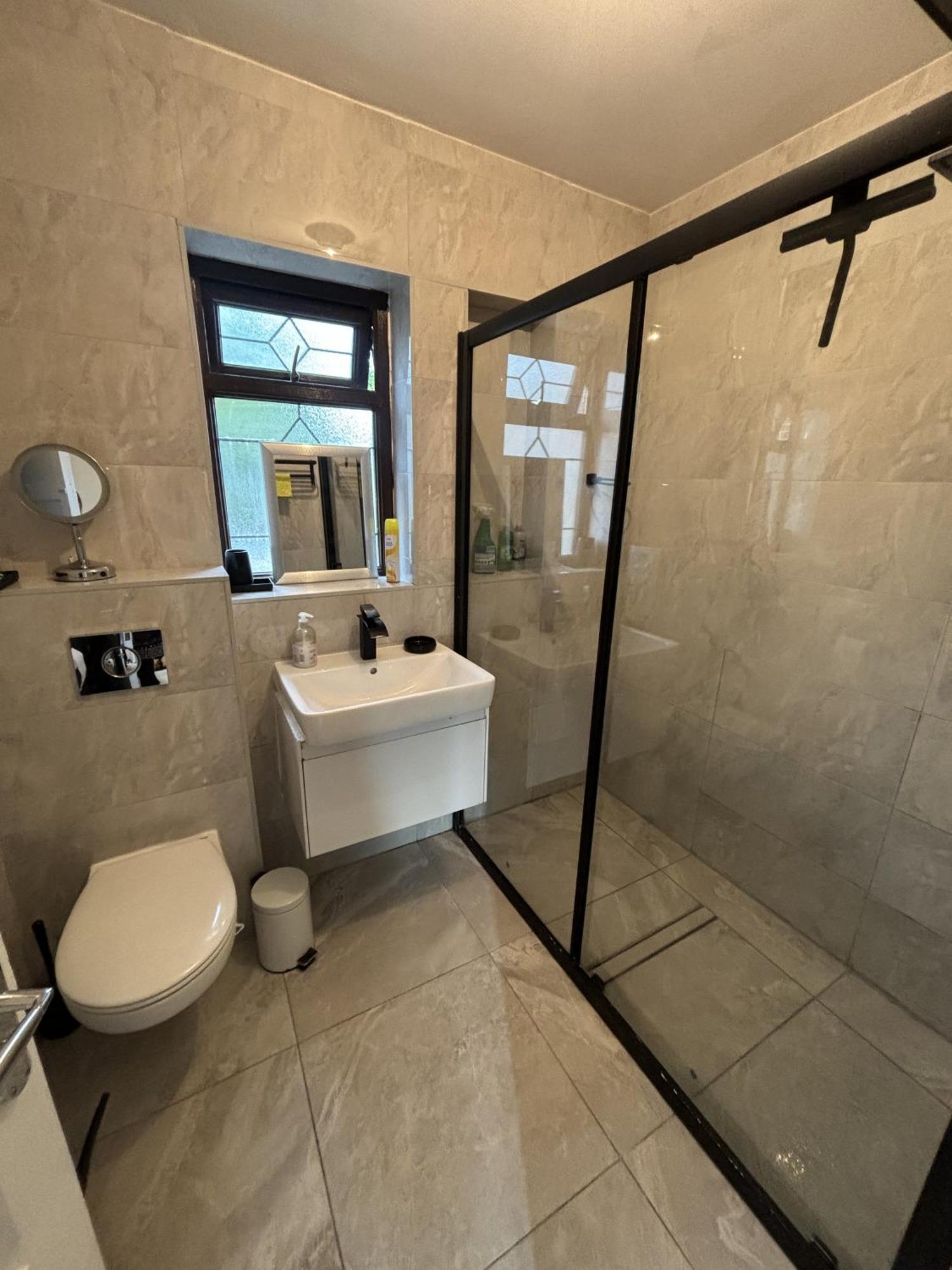 Charming And Cosy London Home, Garden, Parking & Family Fun 米切姆 外观 照片