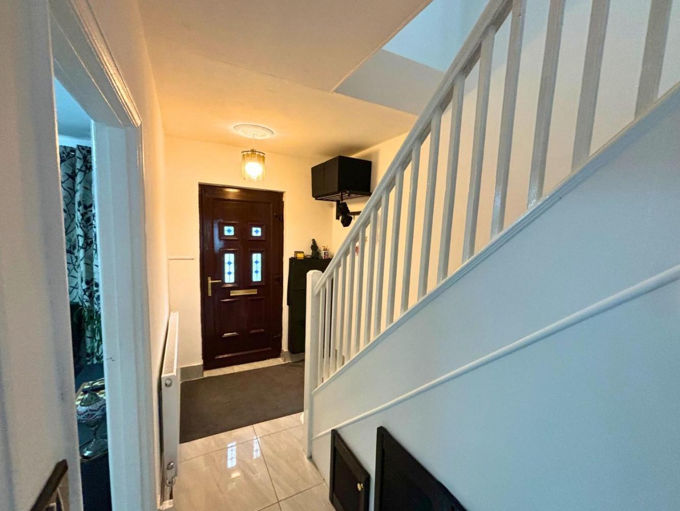 Charming And Cosy London Home, Garden, Parking & Family Fun 米切姆 外观 照片