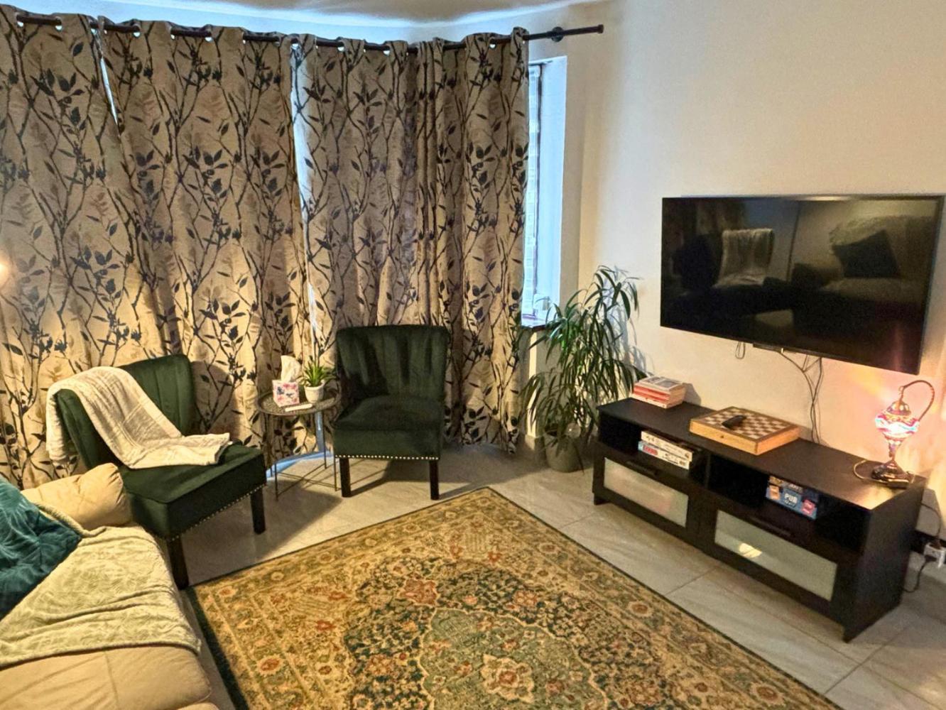 Charming And Cosy London Home, Garden, Parking & Family Fun 米切姆 外观 照片