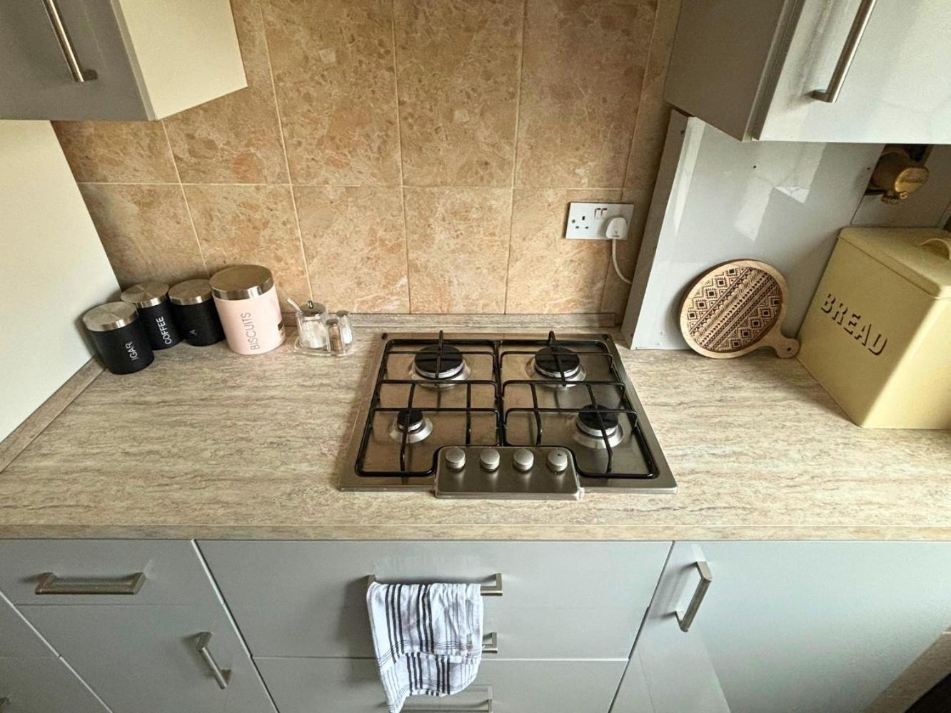 Charming And Cosy London Home, Garden, Parking & Family Fun 米切姆 外观 照片