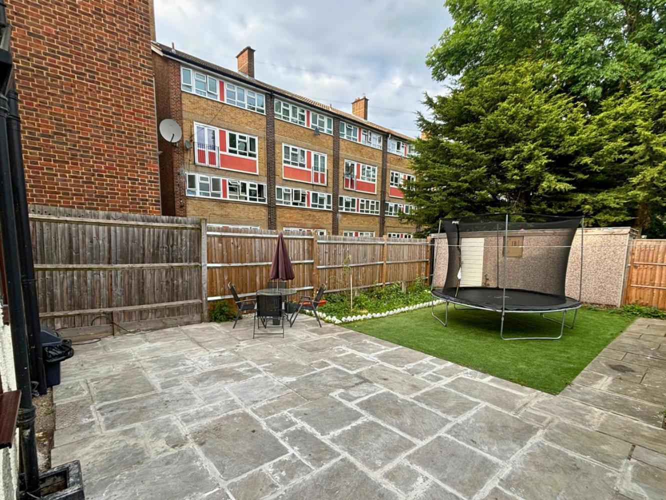 Charming And Cosy London Home, Garden, Parking & Family Fun 米切姆 外观 照片