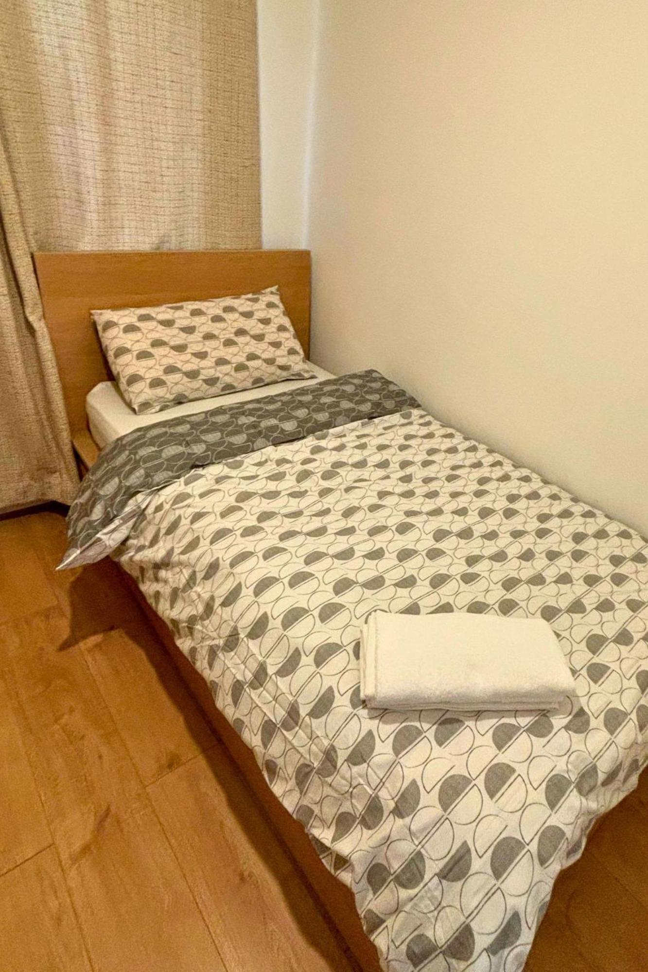 Charming And Cosy London Home, Garden, Parking & Family Fun 米切姆 外观 照片